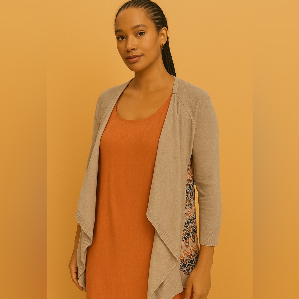 🌿 CHICO’S Open Front Tan Cardigan – Boho Geometric Back – Size 1 (Small /4–6)